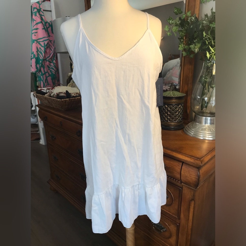 Elegant White Ruffle Hem Swim Coverup